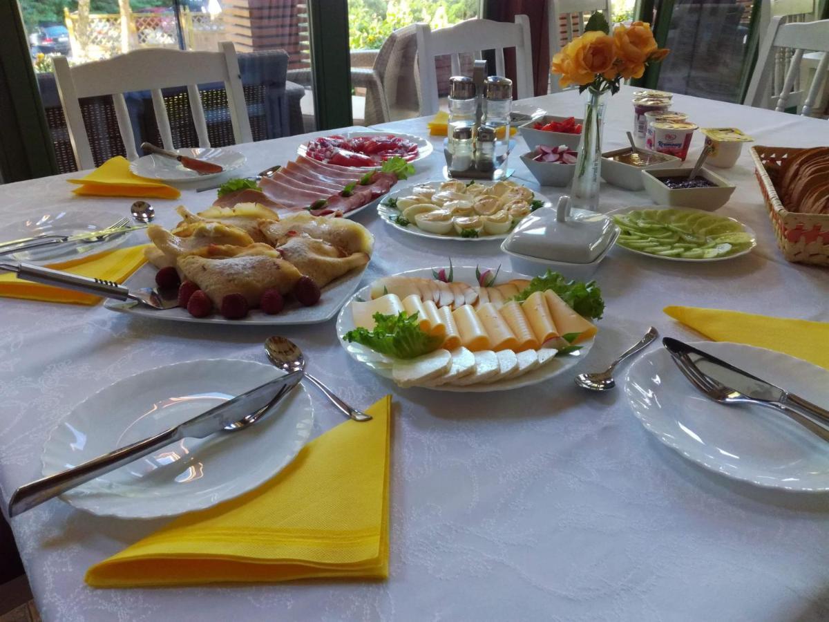 Stajnia Sarnowek Nad Jeziorem Rozany Rozajny Wielkie Dış mekan fotoğraf
